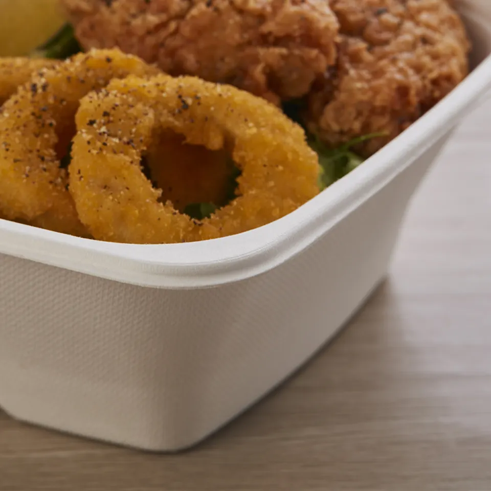 定制 40 盎司方形碗环保可生物降解可堆肥一次性防浸泡面条餐甘蔗渣沙拉碗带盖