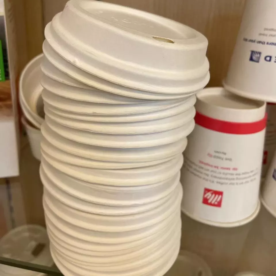 不含 PFAS 80mm 90mm 可堆肥甘蔗渣纸浆模压咖啡杯盖
