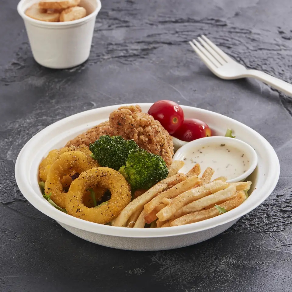 餐厅沙拉水果盘