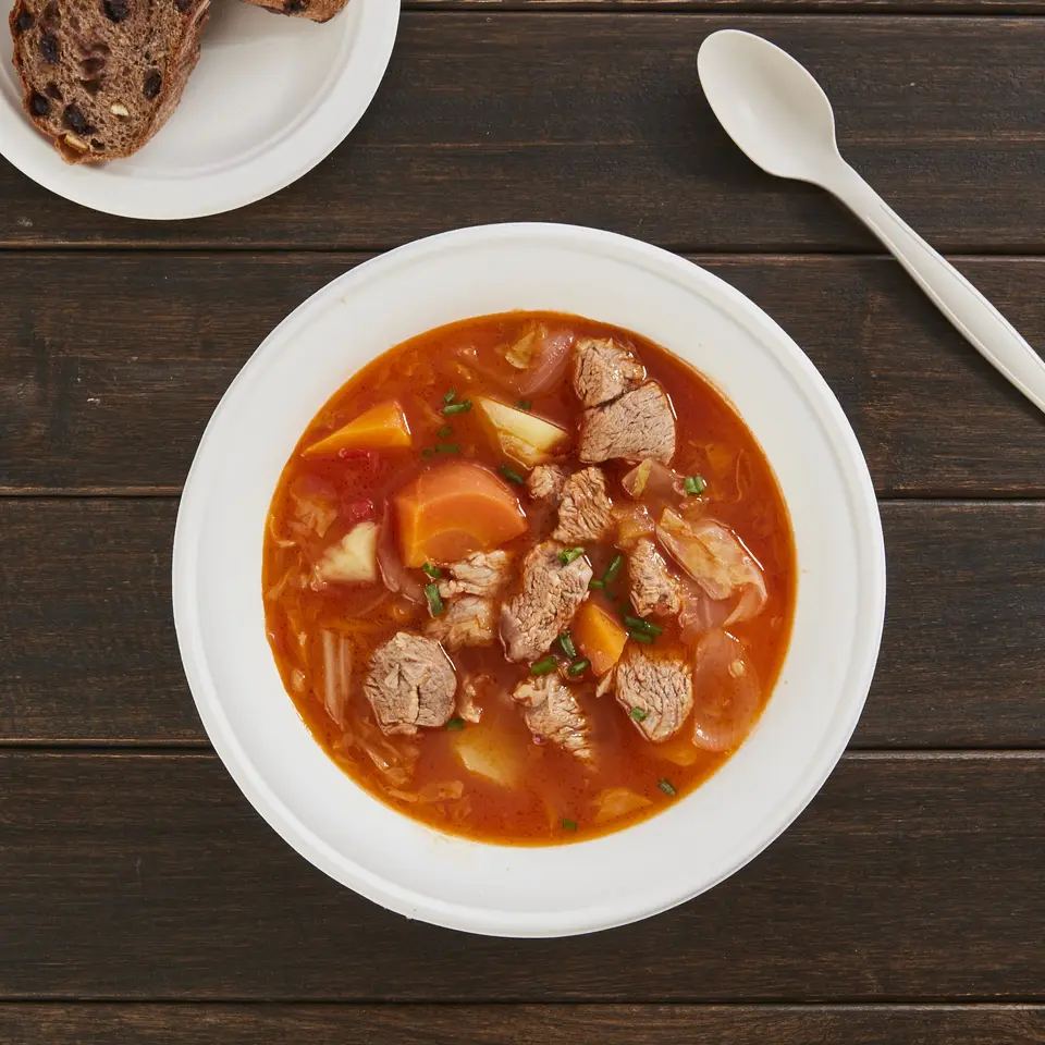 环保可生物降解模制纸浆甘蔗渣一次性食品容器沙拉碗甘蔗外卖 32 盎司（950 毫升）带盖碗